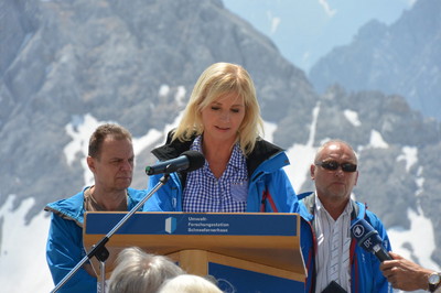 Gemeinsamer Besuch der Umweltforschungsstation Schneefernerhaus mit Bundesumweltministerin Barbara Hendricks auf der Zugspitze.
