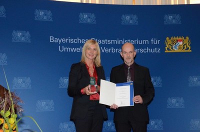 Verleihung des Bayerischen Tierschutzpreises 2016 an Carolin Weiß, Andreas Brucker und Doris Völker-Wamser verliehen.
Herzlichen Glückwunsch und vielen Dank für Ihr herausragendes Engagement!