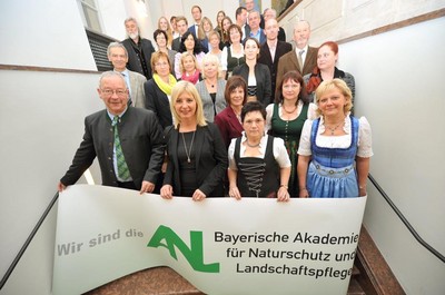 Die Bayerische Akademie für Naturschutz und Landschaftspflege feiert 40. Geburtstag. Sie ist eine International anerkannte Marke der Umweltbildung. Ich gratuliere allen herzlich! Sie handeln mit der größten persönlichen Begeisterung für unsere Natur und stecken mit Ihrer Begeisterung an!