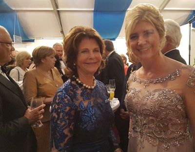 Herzlichen Glückwunsch an Ihre Majestät Königin Silvia von Schweden! Für ihr großes ehrenamtliches Engagement wurde sie von Ministerpräsident Horst Seehofer mit dem Bayerischen Verdienstorden ausgezeichnet!